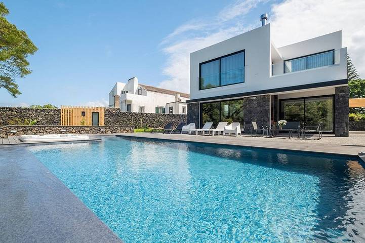 Holiday home for 10 people, with hot tub and garden - 1