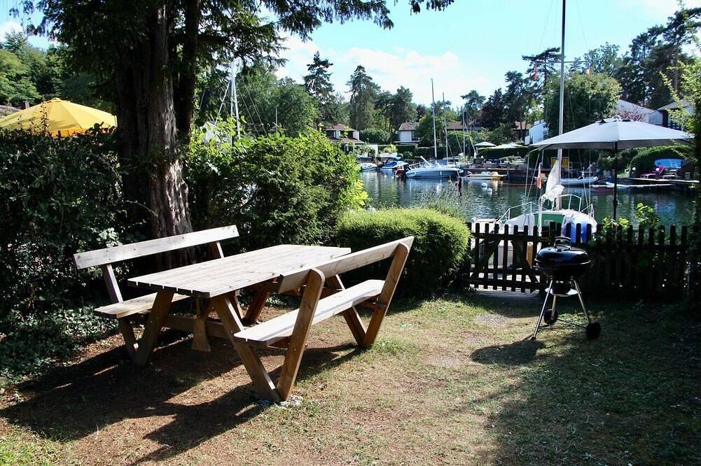 Port Ripaille: Your house right on the lake / the best of mountains and sea! in Thonon-les-Bains, Thonon-les-Bains region