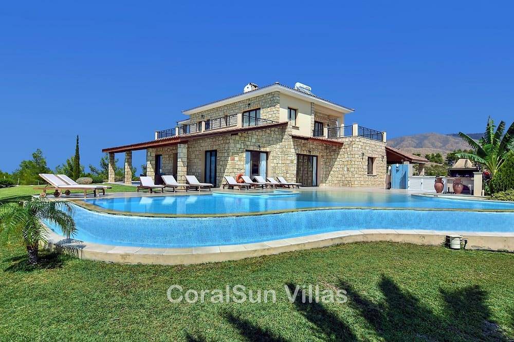 Elite Erstaunliche Luxusvilla, Gym, Spielzimmer, Enormischer Pool Mit Jacuzzi, Schlafmöglichkeiten für 14 in Αργάκα, Südzypern