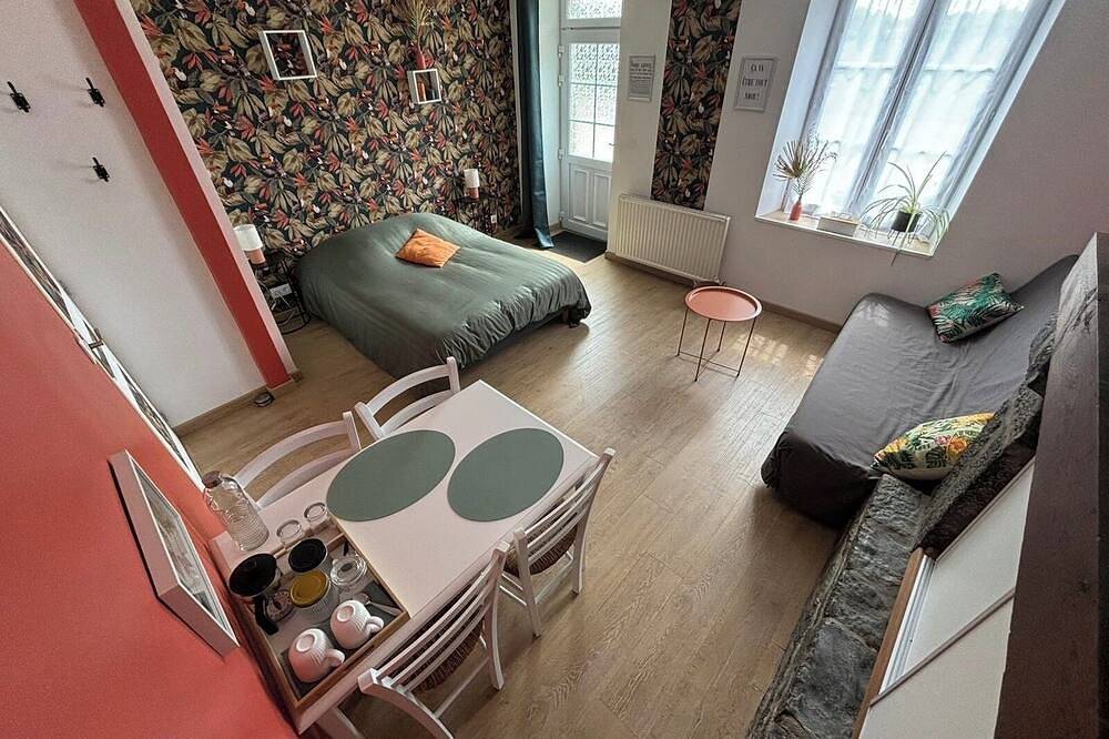 Bed and breakfast in Cotentin near shops, beaches and greenway. in Port-Bail-sur-Mer, Côte de la Déroute