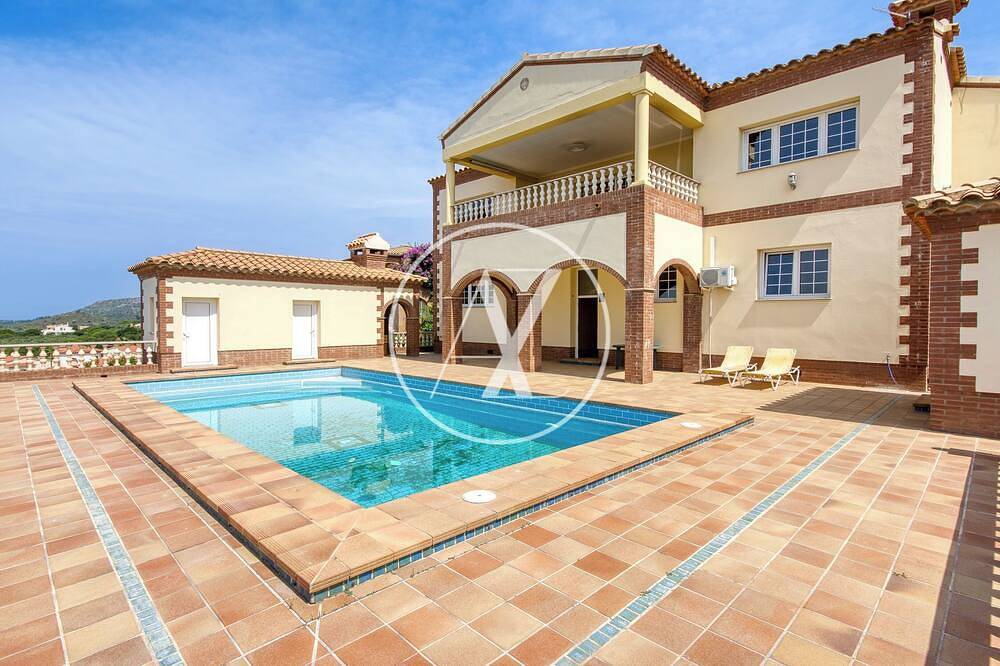Luxury villa for vacation rental in Palau Sabardera, Alt Empordà