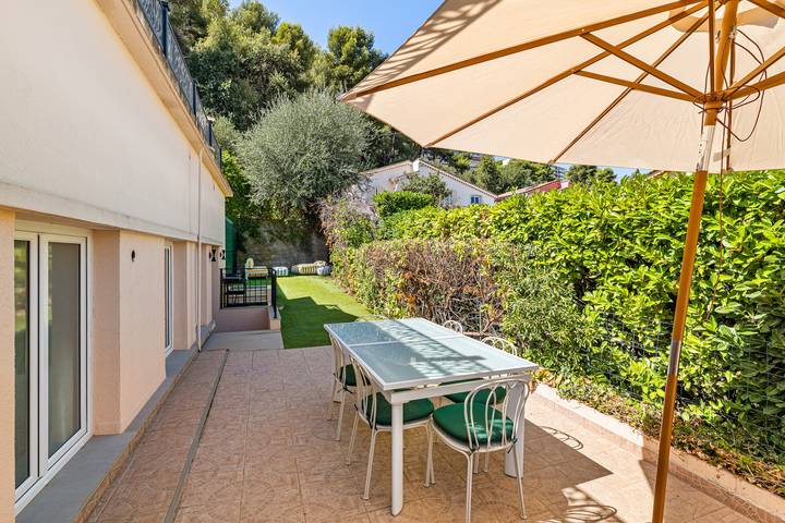 Apartamento entero, 625 Liberation - Lot 1 in Saint-Laurent-du-Var, Costa mediterránea (Francia)