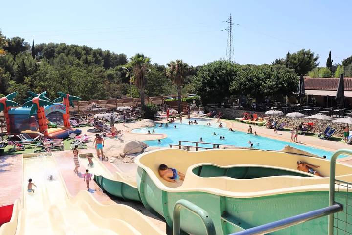 Camping pour 4 personnes, avec Terrasse