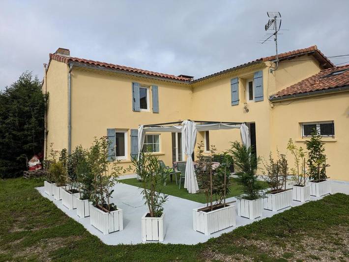Location de vacances pour 2 personnes, avec Terrasse ainsi que Jardin et Vue à Caudrot
