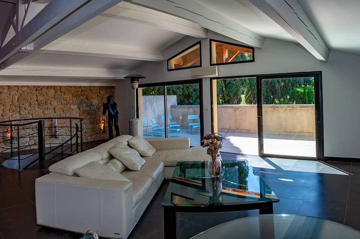 Location de vacances pour 6 personnes, avec balcon et jardin à Alleins - 4