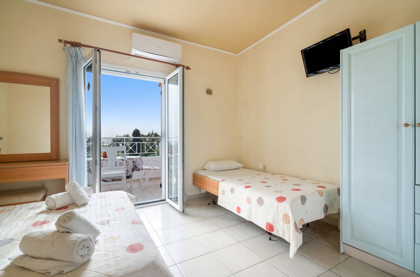 Entire apartment, Apartment 'Garden View 2' with Shared Pool, Wi-Fi and Air Conditioning in Kefalonia