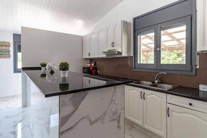 Casa rural para 8 personas, con Terraza y Jardín además de Piscina y Vistas en Bescanó - 4