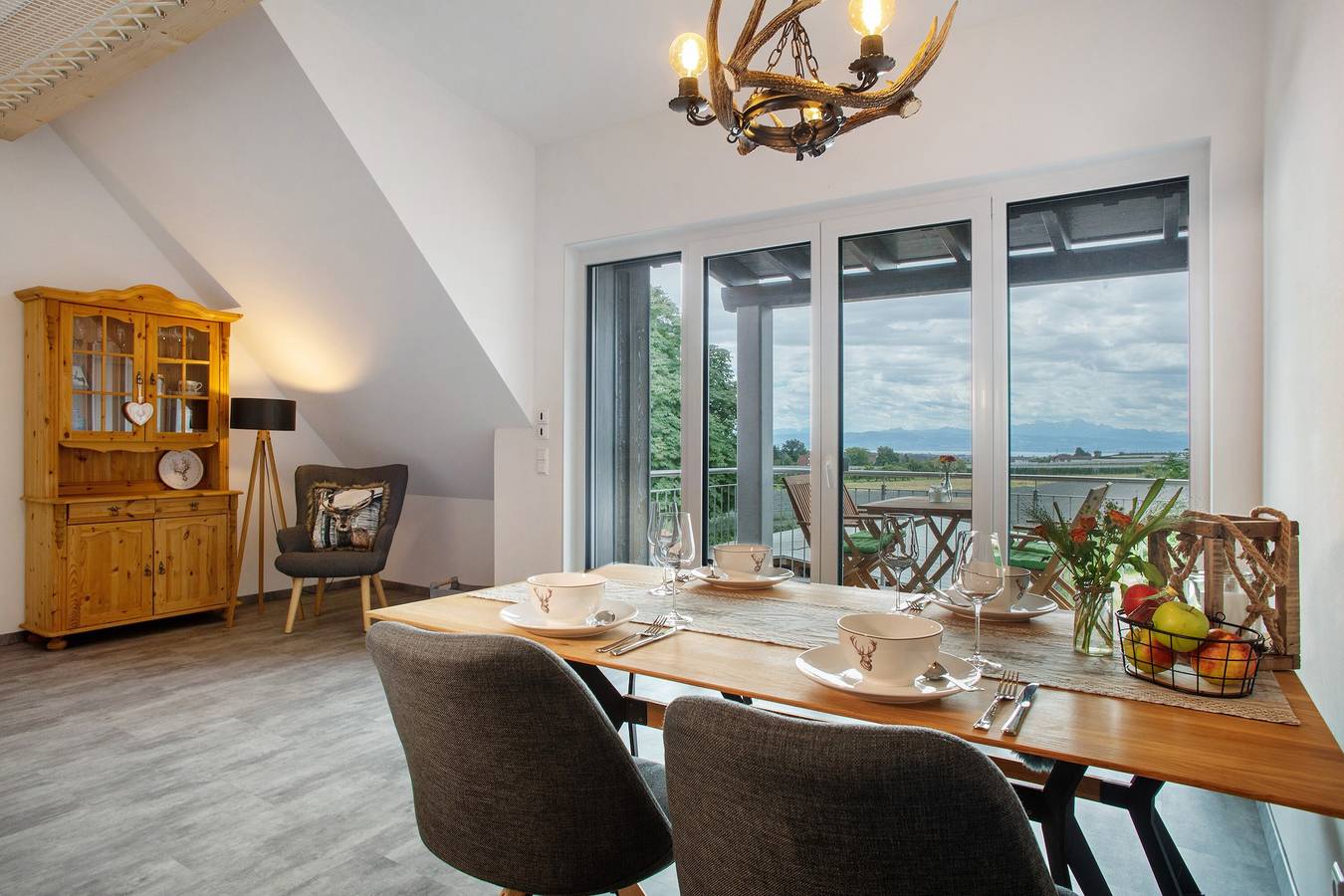 Ganze Wohnung, Ferienwohnung "Bergtraum Hof Schütterle" mit Seeblick, Gemeinschaftsgarten und Wlan in Friedrichshafen, Region Bodensee-Oberschwaben