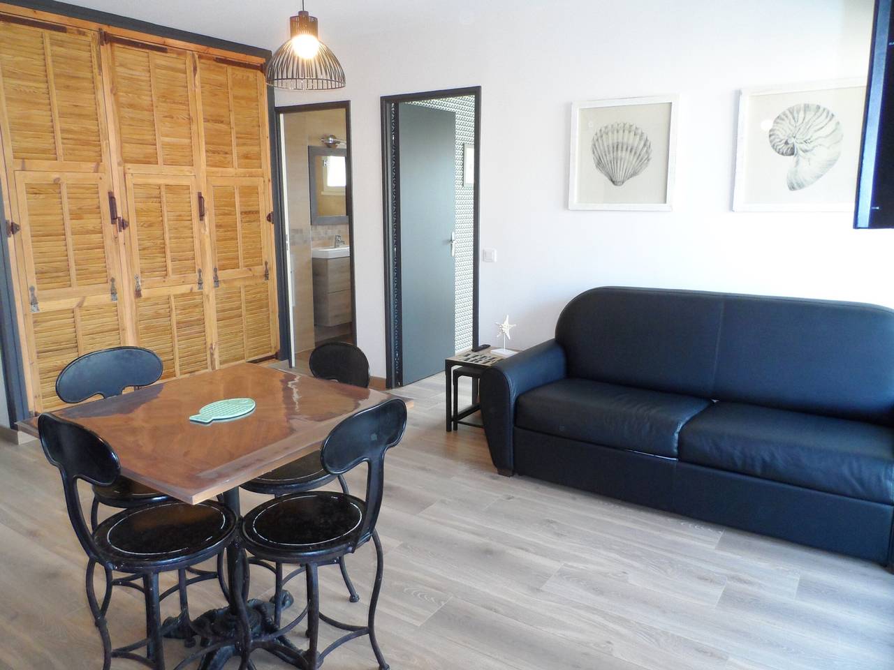Entire apartment, Comfortable 1Br Apartment Near Beach with Parking and Internet in Cabourg in Cabourg, Caen region