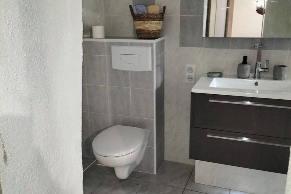 Appartement entier, Appartement le petit bonheur nos amis à quatre pattes sont les bienvenus in Saint-Pons-de-Thomières, Région de Béziers