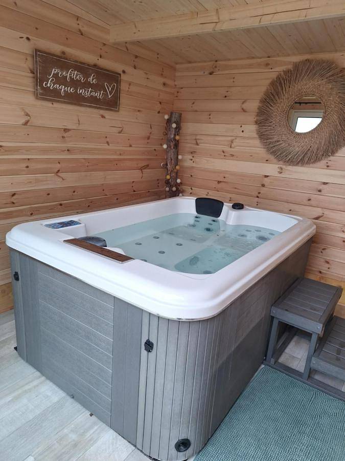 Maison d’hôte pour 2 personnes, avec jardin et jacuzzi à Régusse