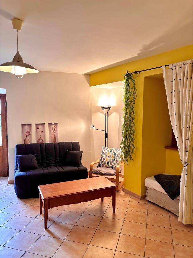 Two-Bedroom House in Aubignas, Privas (arrondissement)