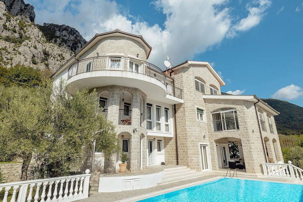 Gorgeous home in Herceg Novi in Podi-Sasovići, Bay of Kotor
