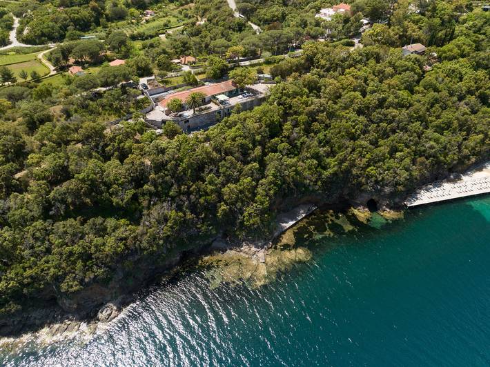 Strandhaus für 14 Personen, mit Ausblick und Terrasse sowie Garten auf Elba