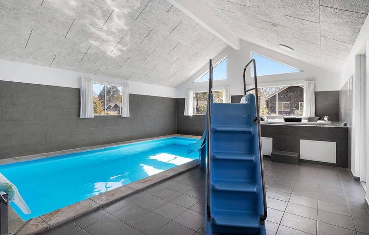 Casa vacanza per 22 persone con piscina in Asserbo, Hovedstaden