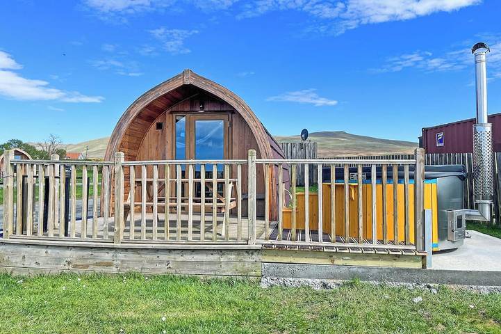Cottage for 5 people, with hot tub and garden, with pets in the Lake District