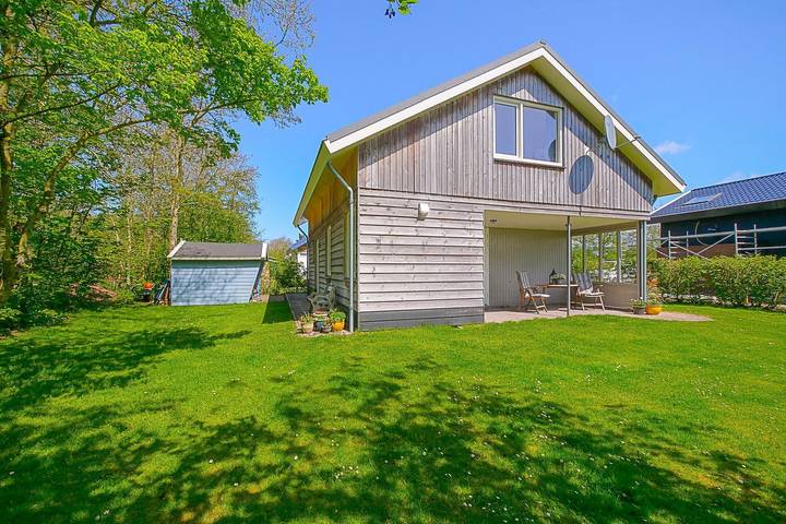 Ferienhaus für 2 Personen, mit Terrasse und Balkon/Terrasse in Julianadorp