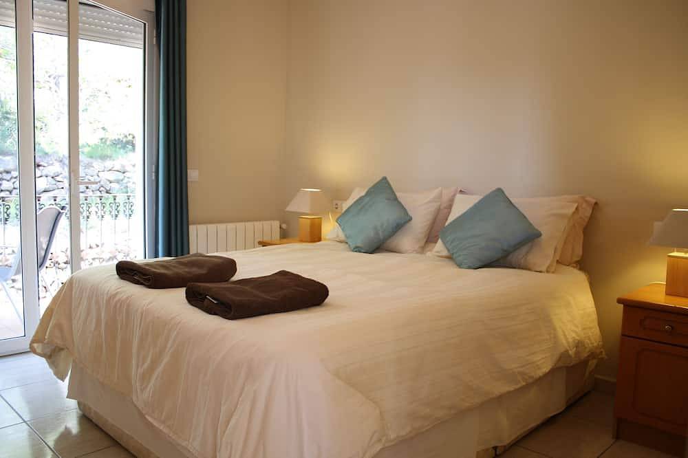 Spacious villa, close to Denia, Pool 10m x 5m, great views, A/C, fast wifi 500mb in La Sella, Pedreguer
