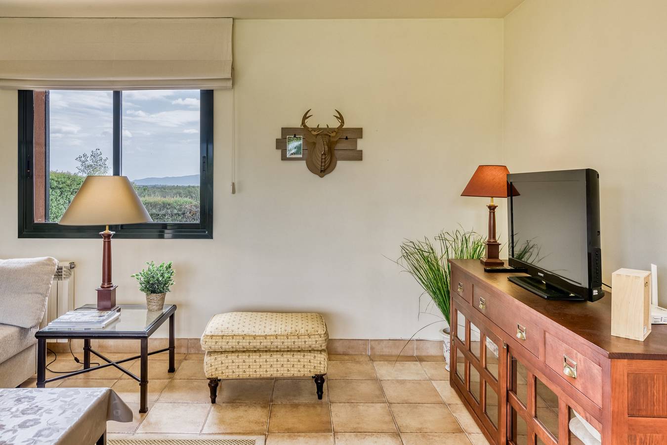 Casa de vacaciones 'Josi' con piscina compartida, terraza privada y Wi-Fi in Navata, Alt Empordà