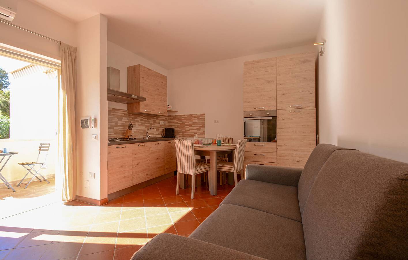 Apartamento vacacional entero, Acogedor apartamento con piscina, WiFi y aire acondicionado, aparcamiento, cerca de Peperone Giallo y Paduledda in Costa Paradiso, Trinità d'Agultu e Vignola