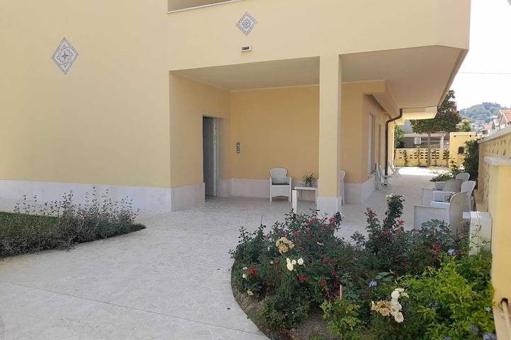Palazzo Frac Appartamento a 50 metri dal mare con terrazzo vista mare in Spiaggia libera, accessibile per disabili, Montesilvano