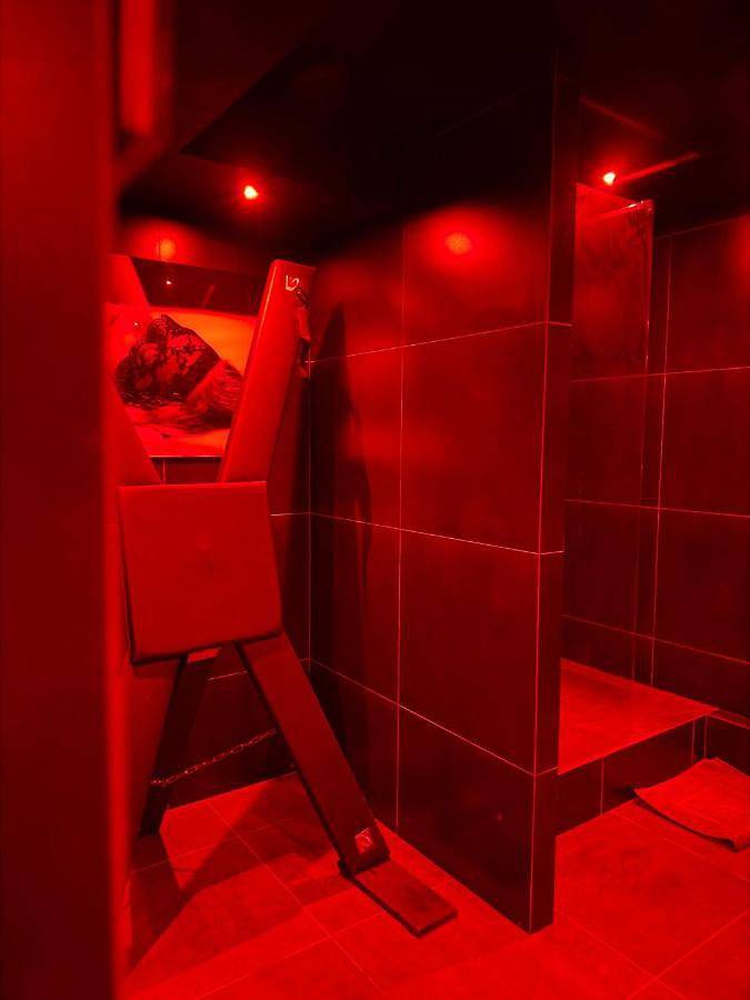 Appartement entier, Love Room- Jacuzzi Xxl- Climatisé- Table massage Accessoires in L'Escarène, Côte méditerranéenne (France)