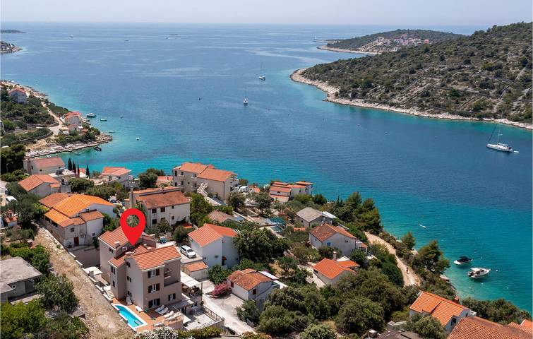 Ferienhaus für 20 Personen, mit Terrasse und Pool in Marina - 2