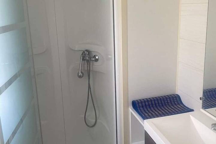 Mobil home pour 6 personnes, avec terrasse à La Roque-d'Anthéron - 4