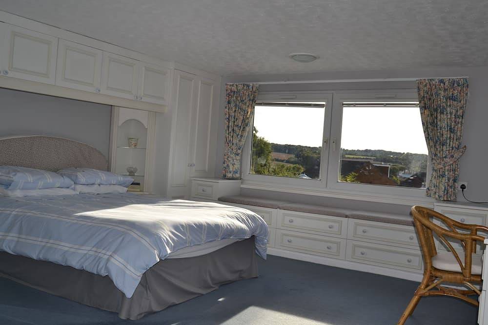 Whitstable house with a view - with parking. in Whitstable, Kent