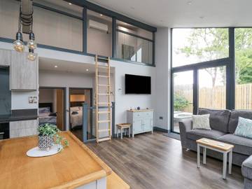 Log Cabin for 4 People in Tenby, Pembrokeshire, Photo 1