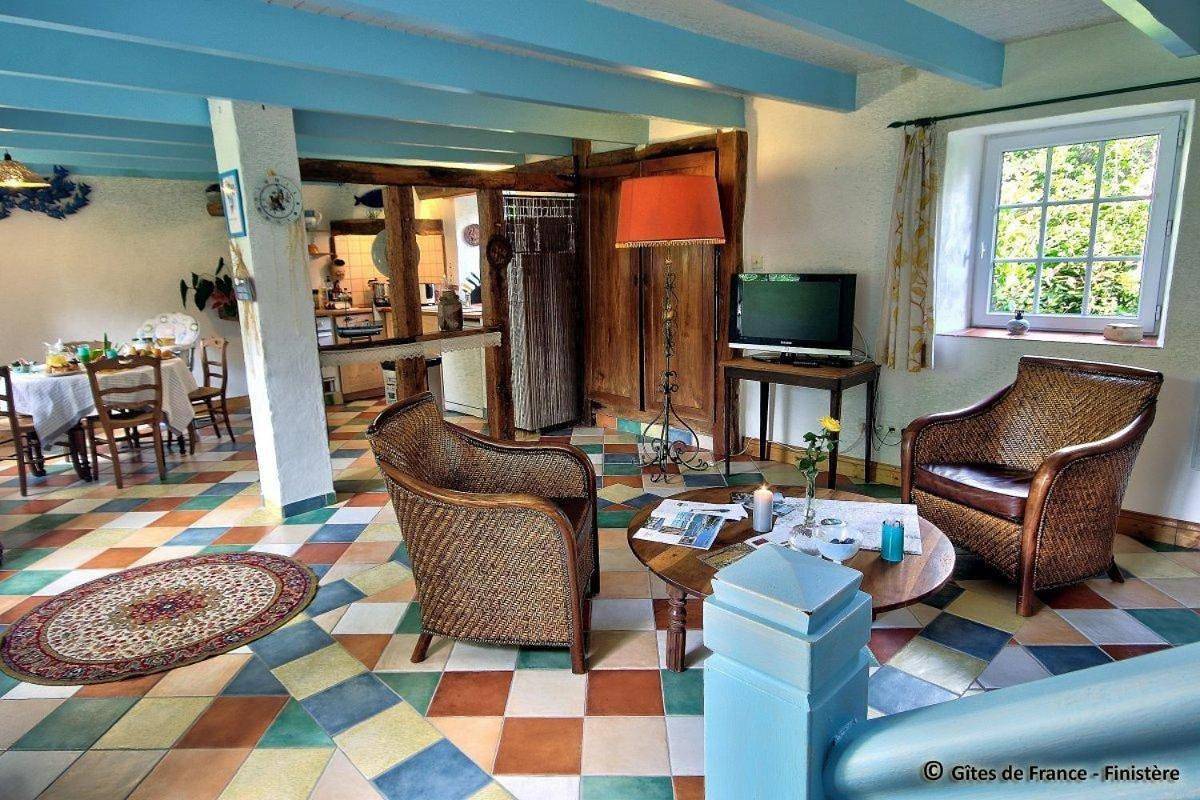 Two-Bedroom House in Plouguin, Région de Brest