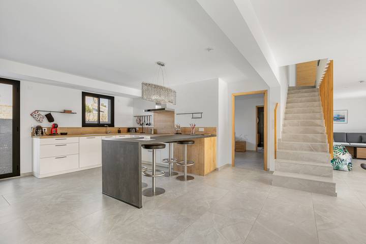 Location de vacances pour 12 personnes, avec jardin ainsi que terrasse et piscine à Villeneuve-lès-Béziers - 3