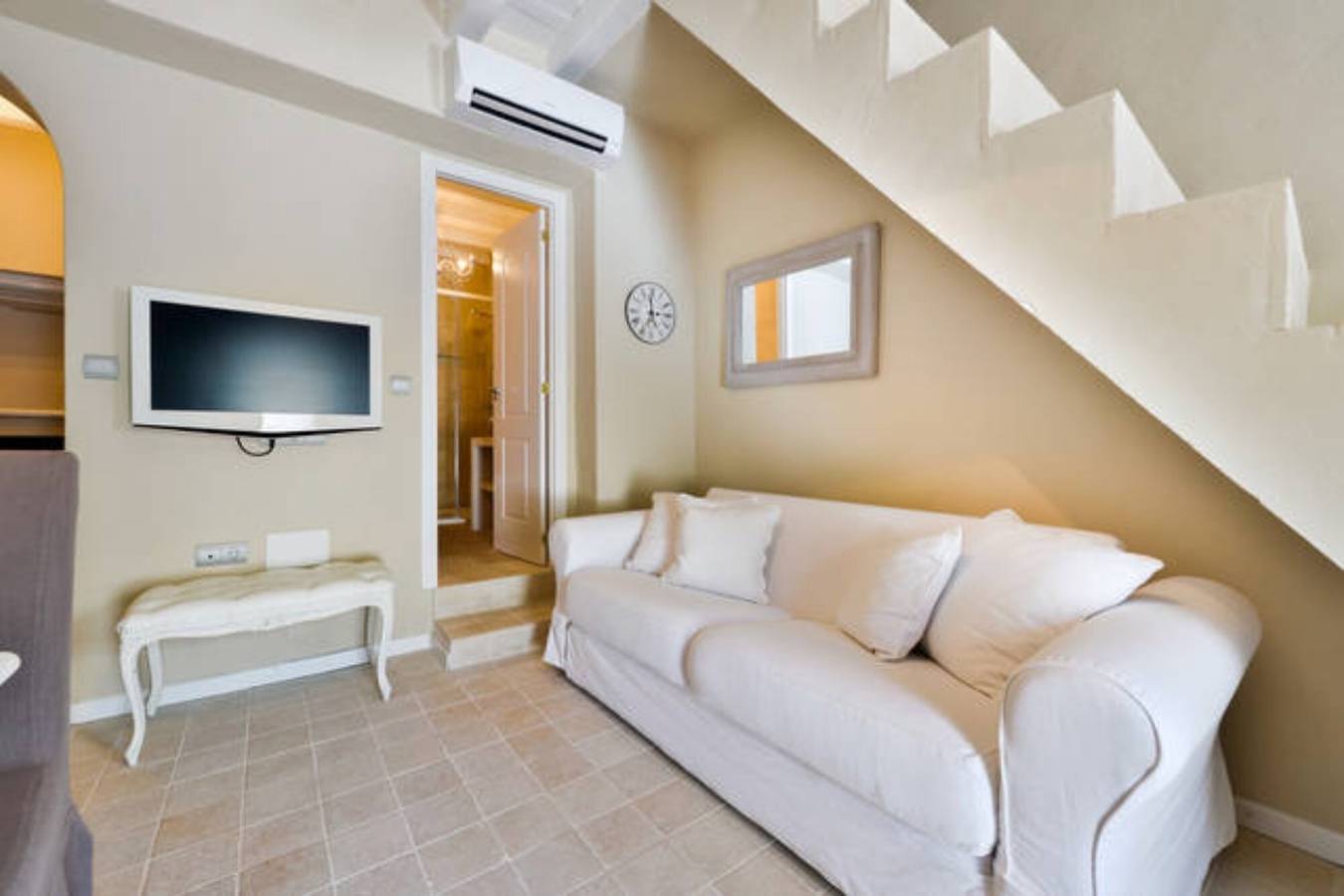 Entire apartment, Apartment 'Dalt Vila' with Sea View, Wi-Fi and Air Conditioning in Dalt Vila, Ibiza (Municipality)