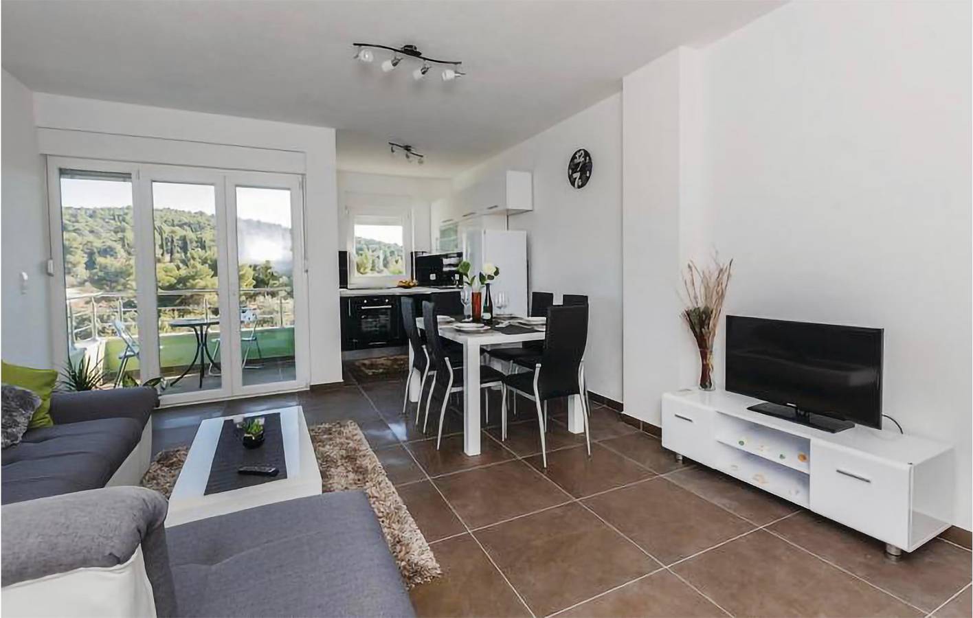 Apartamento vacacional entero, Apartamento de vacaciones para 6 personas con terraza in Trogir, Čiovo