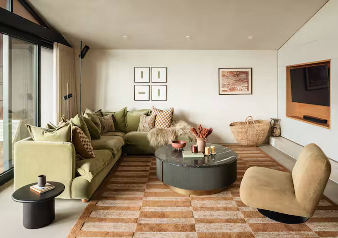 Luxury Mid Century Retreat | Hot Tub, Sauna & Gym - Pass the Keys in Hove, Brighton