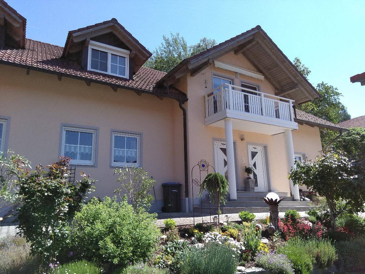 Ferienwohnung Pietzavka - Gemütliche Ferienwohnung (70 qm) mit Balkon in Wiesenfelden, Ostbayern