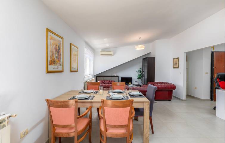 Ganze Ferienwohnung, Gemütlich, 2,5 km vom Strand entfernt: Modernes Apartment mit 2 Schlafzimmern, WLAN und Klimaanlage in Pula-Medulin, Pula