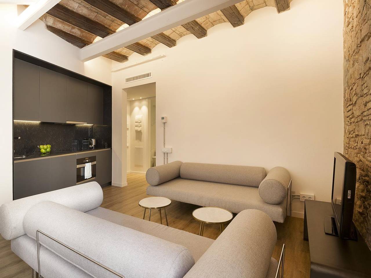 Entire holiday apartment, Superior Deluxe One Bedroom Apartment in Barcelona Centre, Barcelona