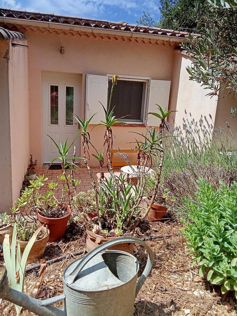Gîte voor 2 personen met terras in Saint-Maximin-la-Sainte-Baume, Brignoles region