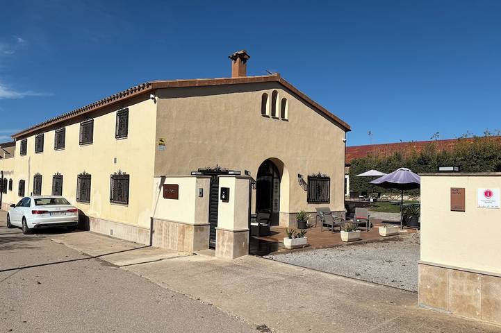 Location de vacances pour 14 personnes, avec jacuzzi et jardin dans San Martin Sarroca - 3