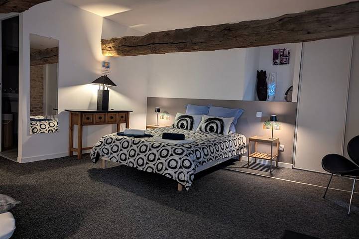 Location de vacances pour 4 personnes, avec jardin et jacuzzi, animaux acceptés à Tréfumel - 2