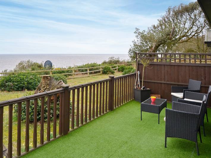 Glamping for 4 people, with garden in Suffolk