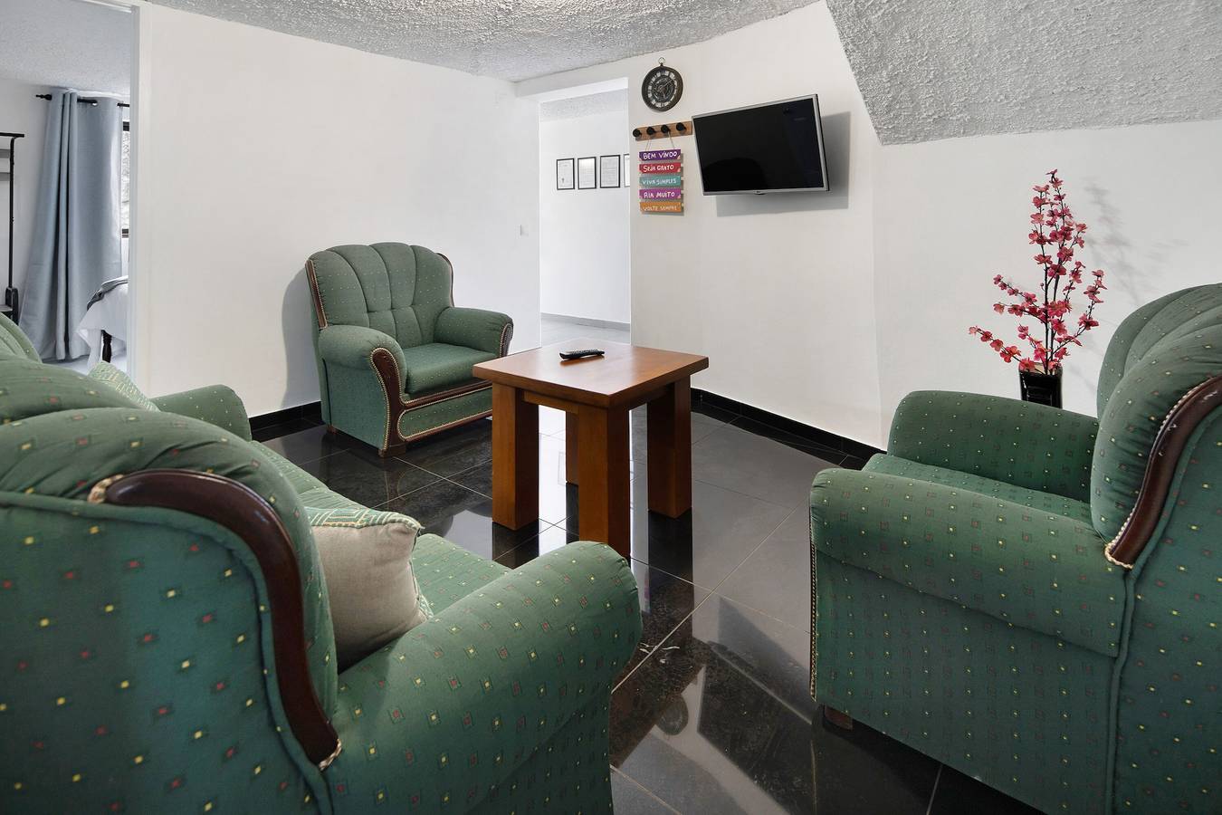 Entire apartment, Apartment 'Valverdeapart' with Private Terrace and Wi-Fi in Madalena, Pico (Azores)