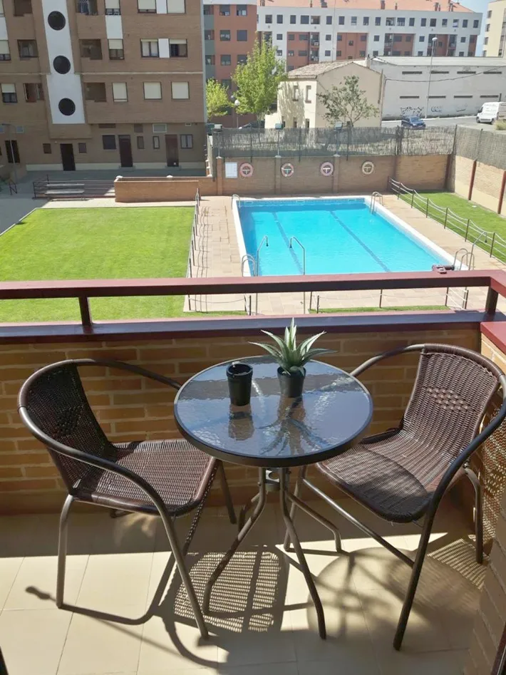 Apartamento de vacaciones para 4 personas, con vistas además de balcón y piscina - 1
