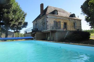 Gîte pour 10 personnes, avec piscine à Queyssac-les-Vignes