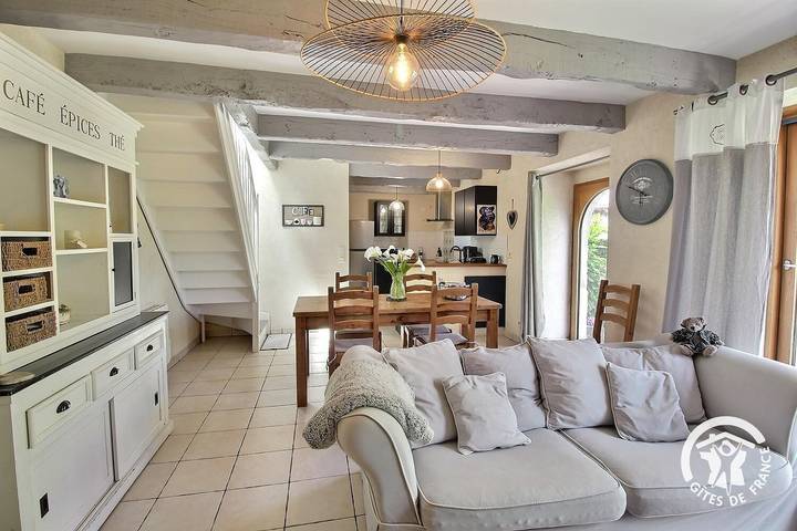 Gîte pour 4 personnes, avec Terrasse ainsi que Jardin et Piscine à Plouasne - 3
