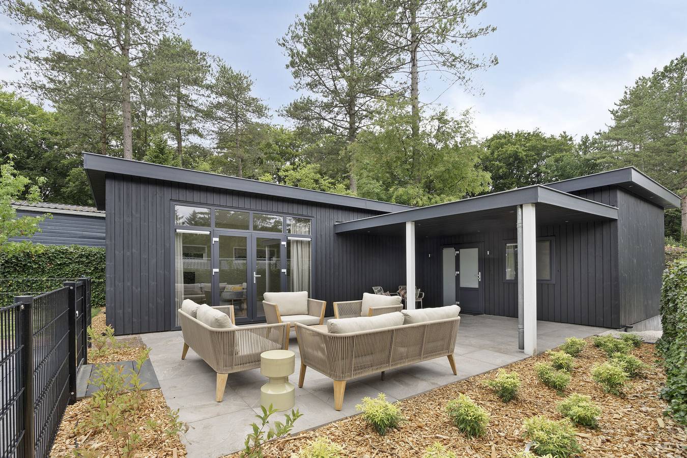 Vakantiepark De Thijmse Berg — Luxe 10-persoons lodge met privé dipping pool en guest house in Rhenen, Provincie Utrecht