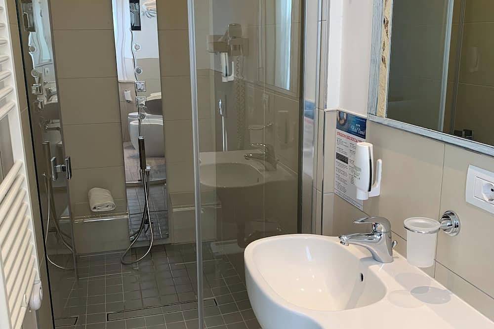 Apartamento entero, Concha: Habitación doble con zona de cocina in Igea Marina, Bellaria-Igea Marina