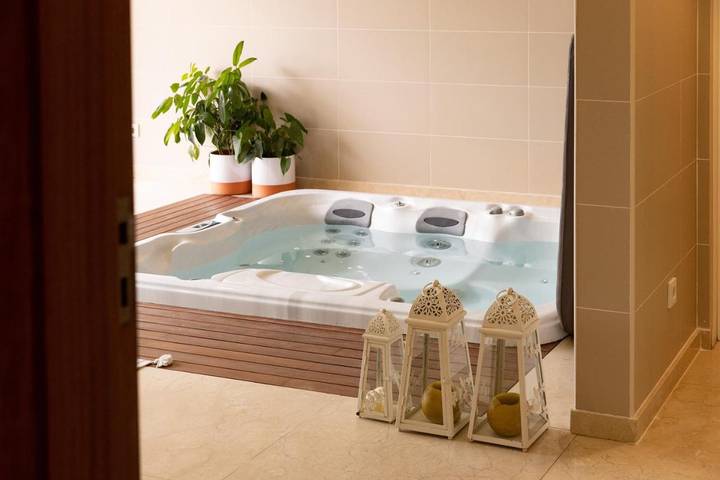 Casa de férias para 10 pessoas, com Varanda e Jacuzzi e ainda Terraço and Jardim em Paredes