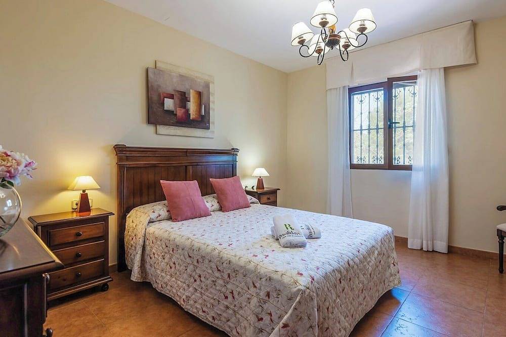 Azuara 3 Dormitorios Los Villares by Ruralidays in Los Villares, Sierras Subbéticas